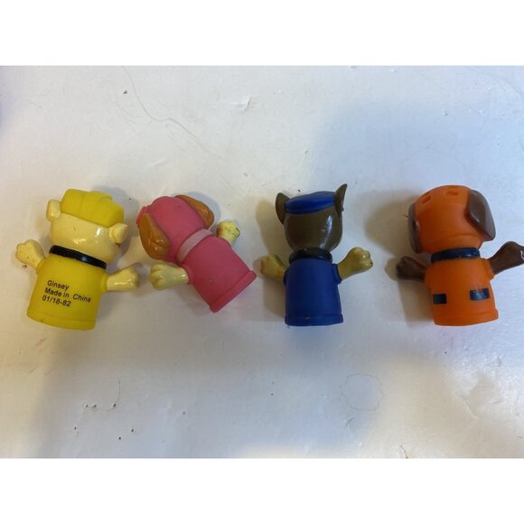 Mixed Lot 33 Pieces Paw Patrol Figures Vehicles Cookie Cutters Finger Puppets &c - Picture 6 of 16